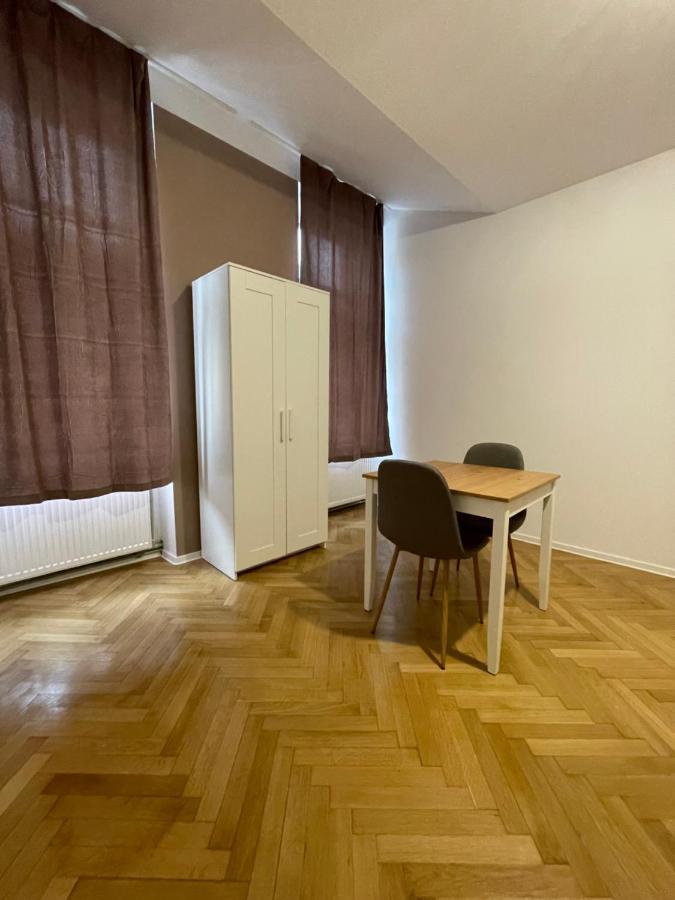 Schei Central Studios In The Heart Of Brašov Exteriér fotografie