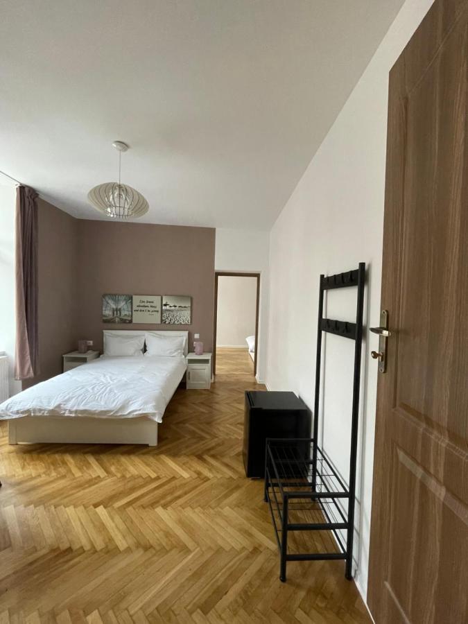 Schei Central Studios In The Heart Of Brašov Exteriér fotografie