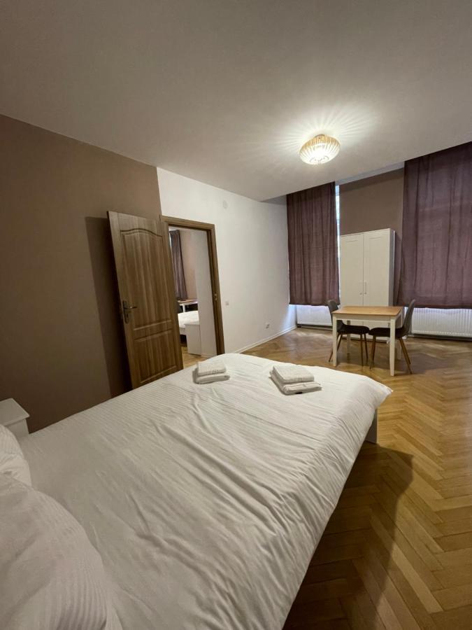Schei Central Studios In The Heart Of Brašov Exteriér fotografie