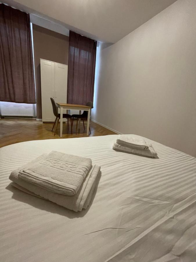 Schei Central Studios In The Heart Of Brašov Exteriér fotografie